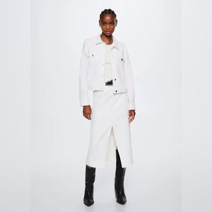 ✨SALE✨ Mango Pocketed denim jacket ✨SALE✨